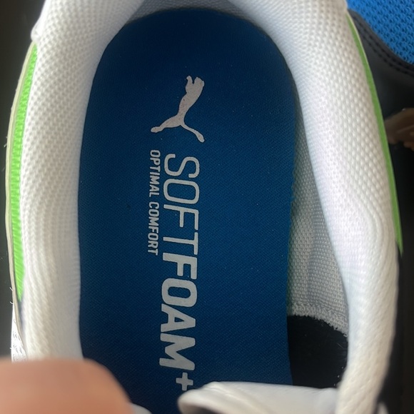 Size 6 NWOT PUMA size 6 sneakers - Picture 4 of 10